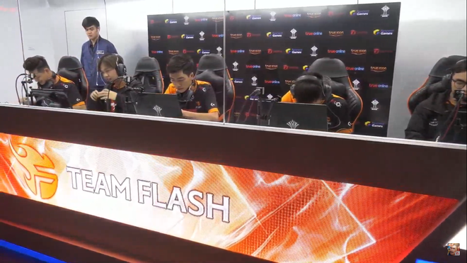 Liên Quân Mobile: ADC vô đối ở hạng mục solo 1v1, Team Flash xếp thứ 2 bảng B tại AIC 2019 - Ảnh 1. Liên Quân Mobile: ADC vô đối ở hạng mục solo 1v1, Team Flash xếp thứ 2 bảng B tại AIC 2019 - Ảnh 1.