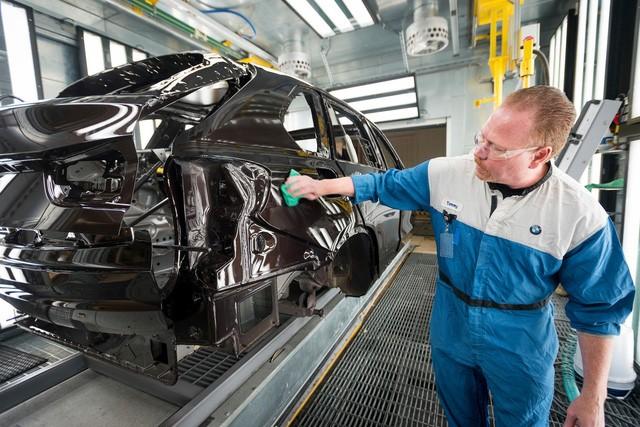 BMW bị chỉ trích vì dùng COVID-19 làm chiêu trò quảng cáo quá lố - Ảnh 2. BMW bị chỉ trích vì dùng COVID-19 làm chiêu trò quảng cáo quá lố - Ảnh 2.