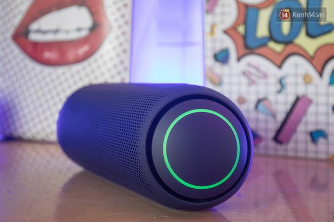 Đánh giá nhanh loa LG XBOOM Go: Thiết kế trẻ trung, nhiều tính năng thông minh, phù hợp cho fan Rap Việt - Ảnh 3. Đánh giá nhanh loa LG XBOOM Go: Thiết kế trẻ trung, nhiều tính năng thông minh, phù hợp cho fan Rap Việt - Ảnh 3.