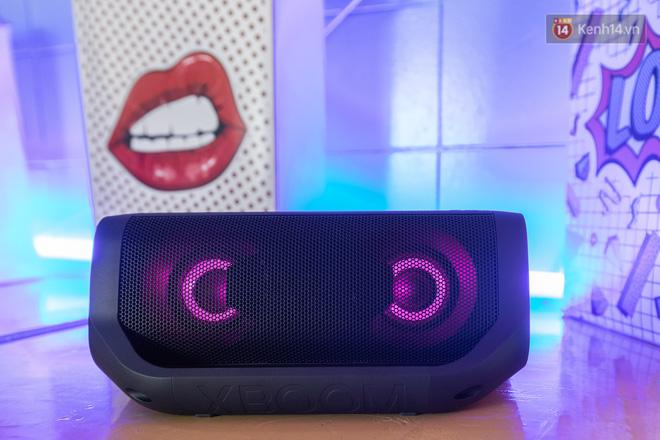 Đánh giá nhanh loa LG XBOOM Go: Thiết kế trẻ trung, nhiều tính năng thông minh, phù hợp cho fan Rap Việt - Ảnh 9. Đánh giá nhanh loa LG XBOOM Go: Thiết kế trẻ trung, nhiều tính năng thông minh, phù hợp cho fan Rap Việt - Ảnh 9.