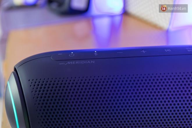Đánh giá nhanh loa LG XBOOM Go: Thiết kế trẻ trung, nhiều tính năng thông minh, phù hợp cho fan Rap Việt - Ảnh 5. Đánh giá nhanh loa LG XBOOM Go: Thiết kế trẻ trung, nhiều tính năng thông minh, phù hợp cho fan Rap Việt - Ảnh 5.
