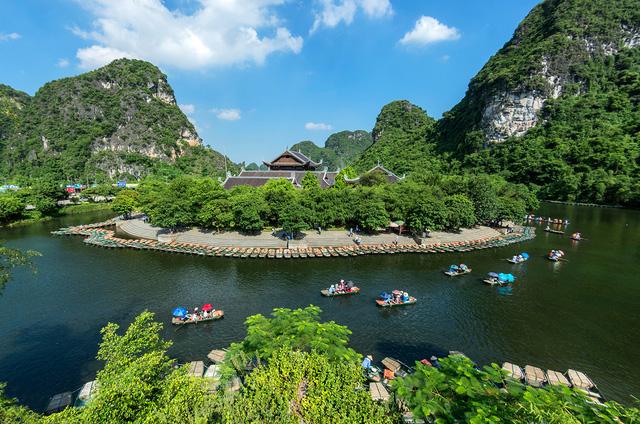 ‘Nóng’ du lịch tâm linh dịp cuối năm, Bamboo Airways tung ưu đãi Bay chung Giảm khủng - Ảnh 1. ‘Nóng’ du lịch tâm linh dịp cuối năm, Bamboo Airways tung ưu đãi Bay chung Giảm khủng - Ảnh 1.