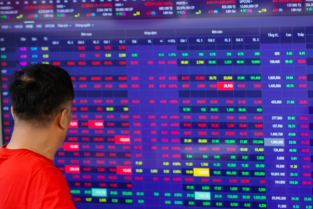 Thị trường điều chỉnh, tâm lý tăng: Bài học từ “nghịch lý săn hàng giảm giá”