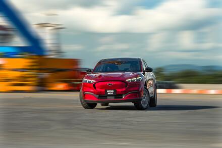 Triệu hồi xe điện Ford Mustang Mach-E tại Việt Nam