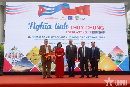 Khai mạc triển lãm “Nghĩa tình thủy chung” kỷ niệm 65 năm quan hệ Việt Nam - Cuba
