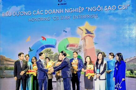 Tập đoàn Bảo Việt nhận danh hiệu Ngôi sao CSI, 10 năm liên tiếp được vinh danh Top 10 Doanh nghiệp bền vững nhất Việt Nam