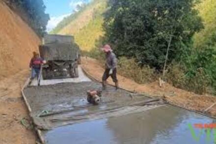 Hiến đất mở đường, tháo gỡ “điểm nghẽn” hạ tầng ở vùng đồng bào dân tộc thiểu số