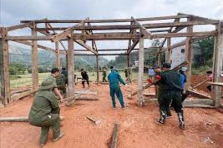Dồn lực đẩy nhanh tiến độ làm nhà cho người dân vùng lũ