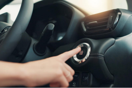 Cách khởi động ô tô khi pin chìa khóa thông minh hết điện