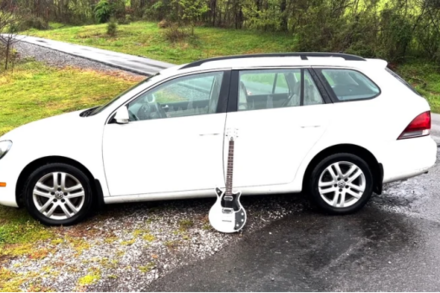 Volkswagen từng tặng đàn guitar miễn phí cho khách hàng mua xe