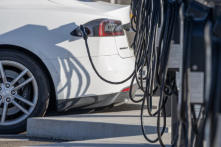 Xe điện cũ vượt mặt xe xăng cũ trong một thử nghiệm thực tế