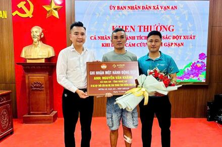 Nghệ An: Khen thưởng người cứu hai mẹ con trên sông Lam