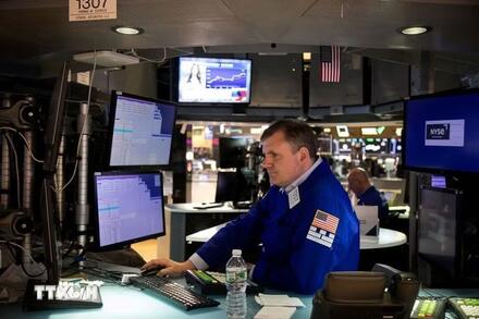 Thị trường chứng khoán Phố Wall bùng nổ kỷ lục khi eo biển Hormuz mở lại