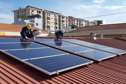 Hộ gia đình dùng bao nhiêu điện mỗi tháng thì nên lắp điện mặt trời mái nhà?