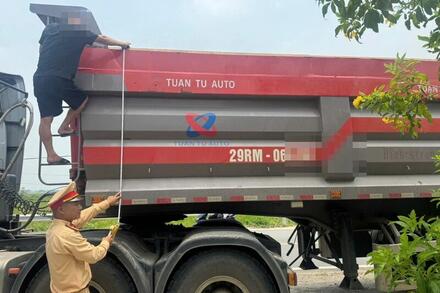 Lái đầu kéo cơi thùng, không giấy phép, tài xế bị phạt 67 triệu đồng