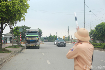 Hà Nội siết kiểm tra xe quá tải trên các tuyến cửa ngõ, nhiều phương tiện bị xử phạt