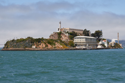 Lật tàu tại vịnh San Francisco của Mỹ, nhiều người thương vong và mất tích