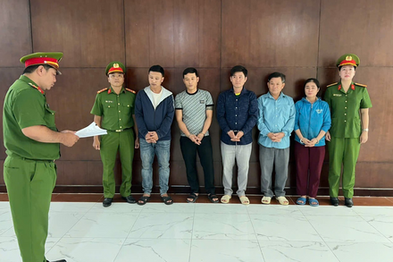 TP Hồ Chí Minh: Khởi tố 5 đối tượng trong đường dây sản xuất phụ gia thực phẩm giả quy mô lớn