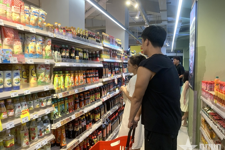 Giá xăng giảm, vì sao thực phẩm vẫn "neo" giá?