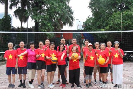 Bóng chuyền hơi thêm gắn kết người cao tuổi