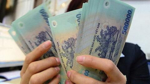 Một ngân hàng thưởng Tết năm 2021 nhưng giữ tới 2024 mới trả?