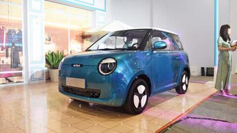 Ô tô điện mini gây "sốt" vì tầm di chuyển 300km, đấu "vua" xe điện Trung Quốc Wuling