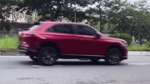Honda HR-V 2022 lần đầu lộ diện 'trần trụi' trên đường phố Việt Nam: Là bản RS, giá dự kiến gần 900 triệu đồng đắt đỏ nhất phân khúc