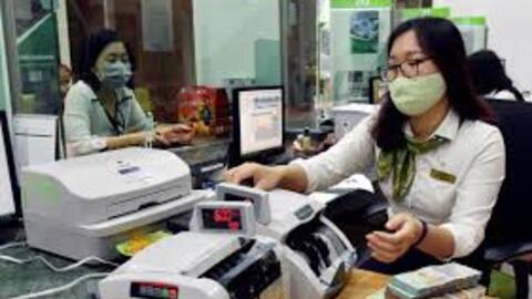 Các ngân hàng đang tính toán gì khi chỉ mới vài tháng đầu năm đã mạnh tay tiêu hết quota tăng trưởng tín dụng?