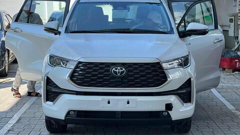 Cận cảnh Toyota Innova Cross bản full trước giờ ra mắt: Giá khó dưới 1 tỷ, gói TSS xịn hơn Camry và Corolla Cross