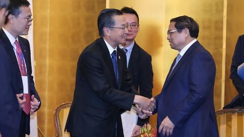 Thủ tướng đề nghị ngân hàng Nhật Mizuho tham gia tái cấu trúc các ngân hàng yếu kém của Việt Nam