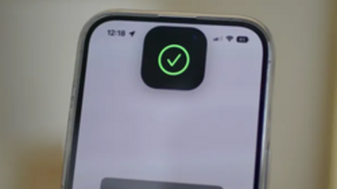 Lần đầu sử dụng iPhone sau 13 năm, người đàn ông kinh ngạc thốt lên: "Tôi không thể sống thiếu thứ này"!