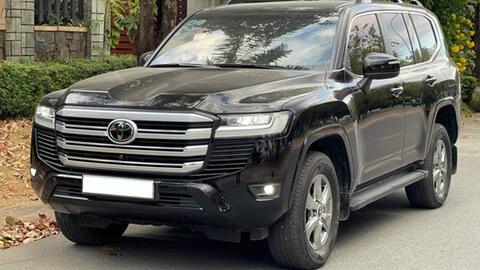 Toyota Land Cruiser đi hơn 34.000km bán đắt hơn giá niêm yết mới: Nội thất xuống sắc, trang bị không bằng lô xe mới hiện tại