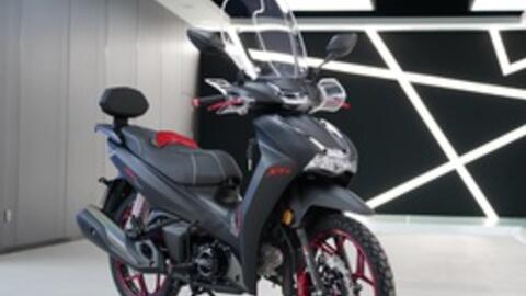 Cũng tên SH, đầu giống SH nhưng chiếc xe có giá quy đổi 60 triệu đồng này dùng động cơ 50cc, số như Wave