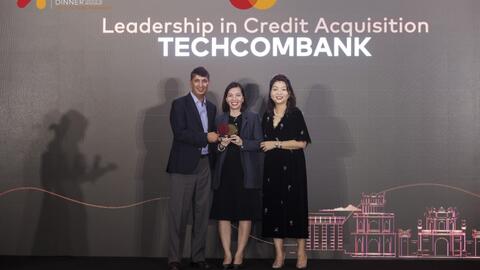Techcombank giữ "ngôi vương" 4 năm nhận 8 giải danh giá của Visa và Master Card