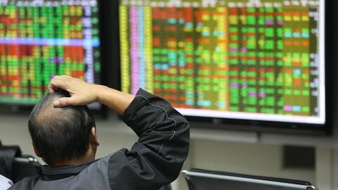 Lãi suất có thể chưa tăng bất chấp áp lực tỷ giá, thị trường chứng khoán điều chỉnh là cơ hội mua vào