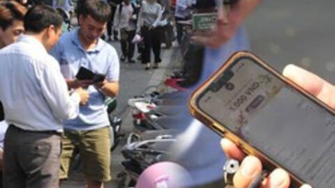 Hà Nội chính thức thí điểm giữ xe không dùng tiền mặt: Người dân vui mừng, không còn nỗi sợ "chặt chém"