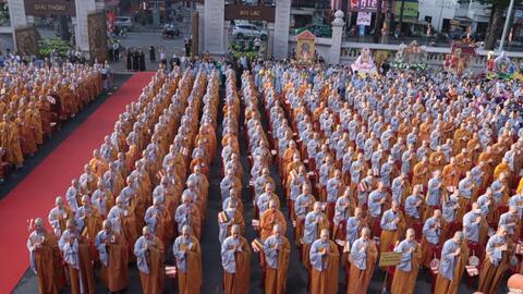 Giáo hội Phật giáo TP HCM trao quỹ "Vì người nghèo", "Vì biển đảo quê hương"