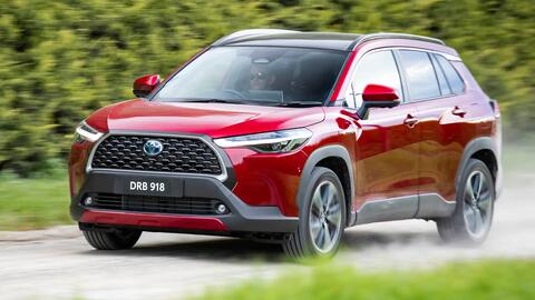 Toyota Corolla Cross sắp bỏ hẳn bản xăng, chỉ bán hybrid vì tin rằng người dùng khó chuyển sang xe điện "trong nháy mắt"