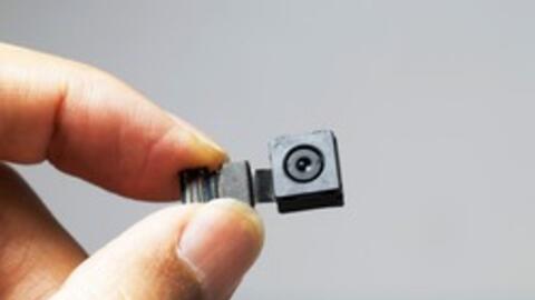 Lướt chợ mạng thấy quá trời camera mini, camera gắn củ sạc, máy báo cháy có thể bị lợi dụng để quay lén