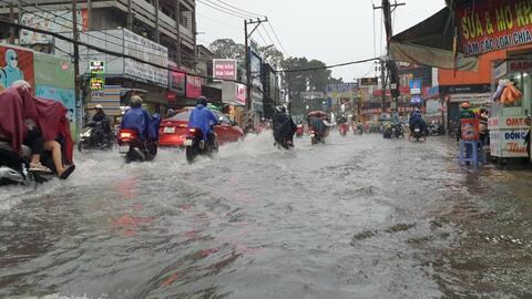 Dự án thoát nước trăm tỷ đồng, vừa khánh thành đã sửa