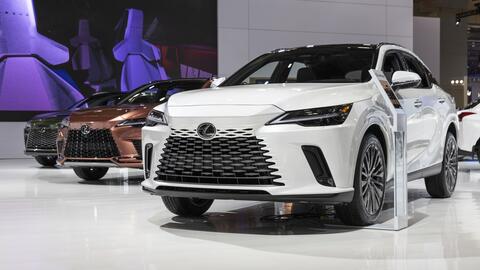 Doanh số Lexus lập kỷ lục nhưng các mẫu xe hot tại Việt Nam lại bán ít hơn