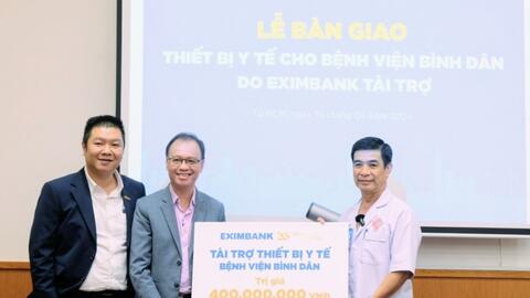 Eximbank trao tặng nhiều thiết bị y tế cho Bệnh viện Bình Dân