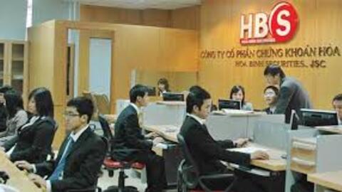 Một công ty chứng khoán chuẩn bị "lăn chốt" cổ tức tiền mặt tỷ lệ cao, cổ phiếu lập tức tăng kịch trần