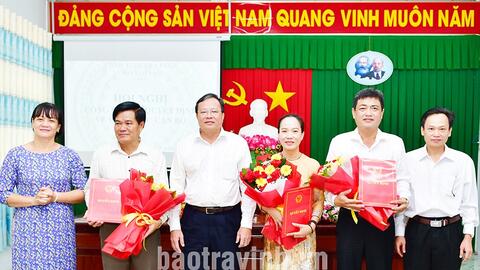 Bổ nhiệm Bí thư Thị ủy, nữ Phó Chủ tịch thành phố giữ chức Giám đốc, Phó Giám đốc Sở