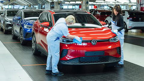 Volkswagen lao đao dù lớn hàng top thế giới: Sếp hãng cảnh báo chỉ còn 1 năm để thay đổi, tránh phá sản