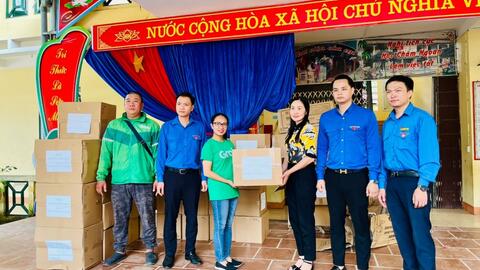 Grab Việt Nam trao tặng hỗ trợ cho người dân bị ảnh hưởng bởi bão, lũ ở miền Bắc