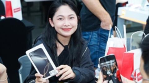 Hàng nghìn người Việt thức xuyên đêm, xếp hàng dài chờ "đập hộp" iPhone 16 series