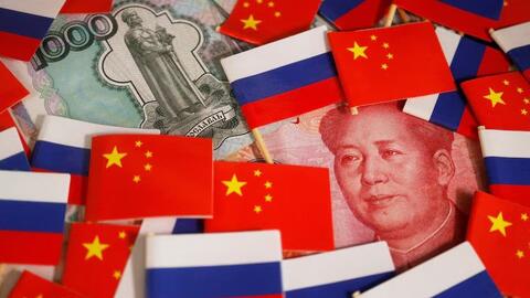 Khó chồng khó cho Nga: ‘Giấy thông quan tài chính’ do Mỹ cấp sắp hết hạn, nguy cơ thiếu hụt nhân dân tệ thêm trầm trọng, có khả năng bị ngân hàng Trung Quốc từ chối hoàn toàn giao dịch