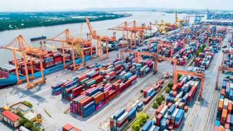 Bắt tay với loạt đối tác khủng, cổ phiếu "gã khổng lồ" ngành logistics tăng dựng đứng, vốn hóa cán mốc 2 tỷ USD