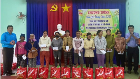 Thủy điện An Khê - Ka Nak tặng 380 suất quà tết cho các hộ nghèo tại Bình Định và Gia Lai